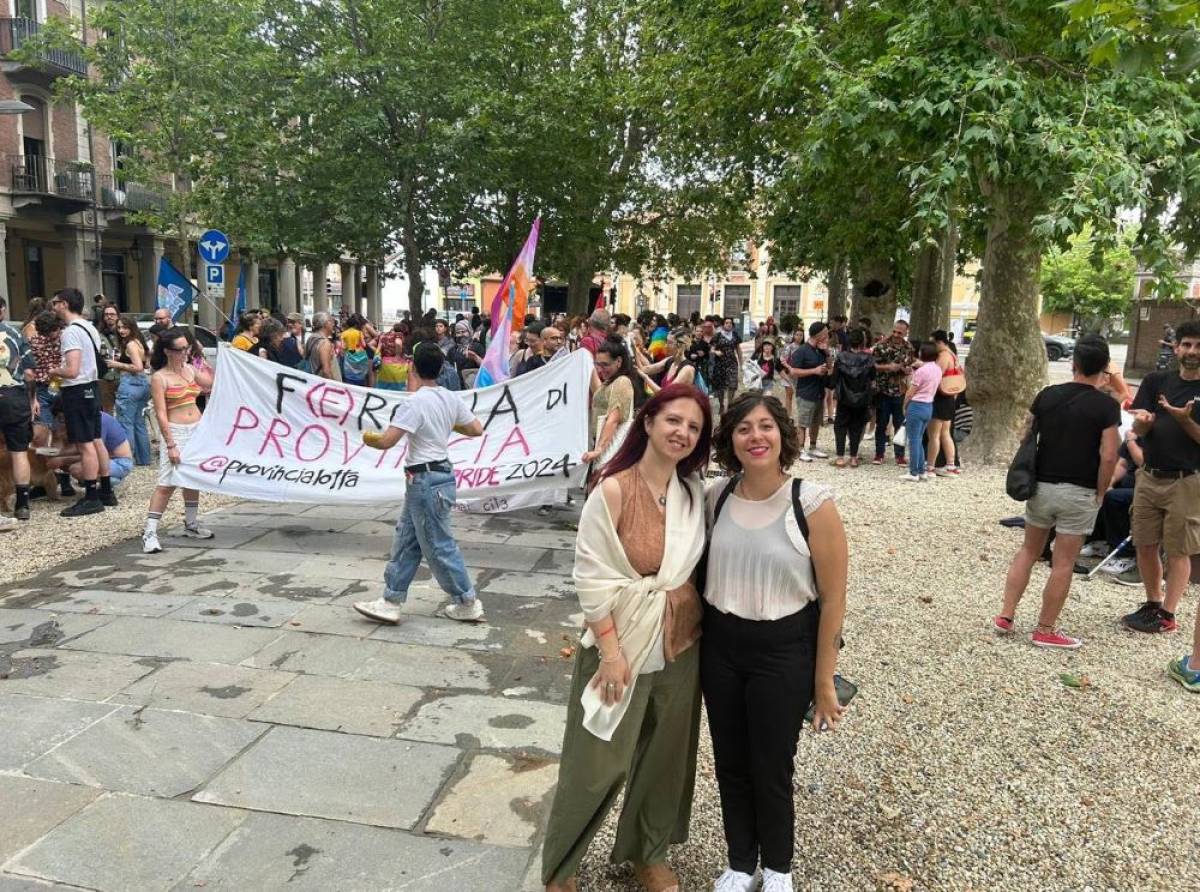 Contro odio, omofobia e transfobia, sfilano in centinaia a Ciriè che non ha voluto concedere il patrocinio alla manifestazione